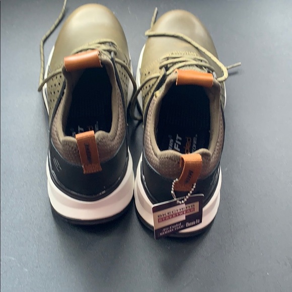 Sneakers - Picture 4 of 4